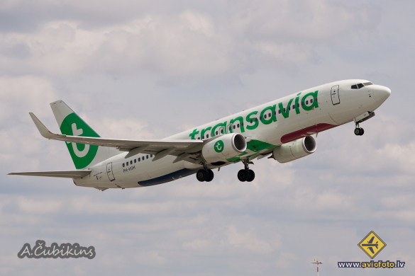 Boeing 737-8K2