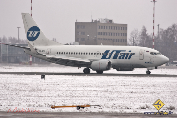 Boeing 737-524