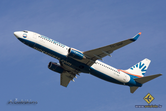 Boeing 737-8HC