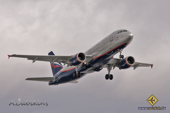 Airbus A320-214