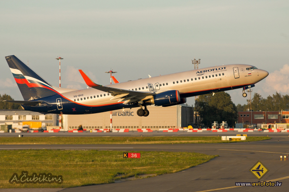 Boeing 737-8LJ