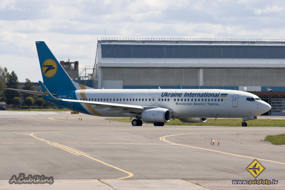 Boeing 737-8HX