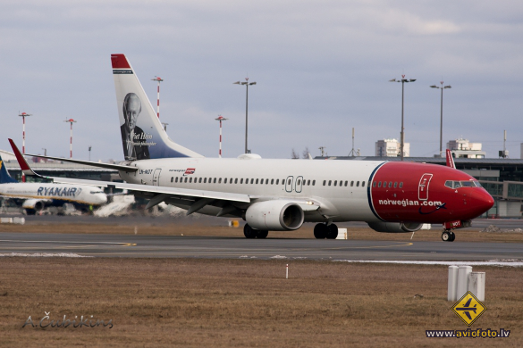Boeing 737-8JP