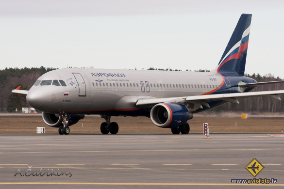 Airbus A320-214