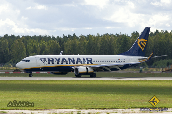 Boeing 737-8AS