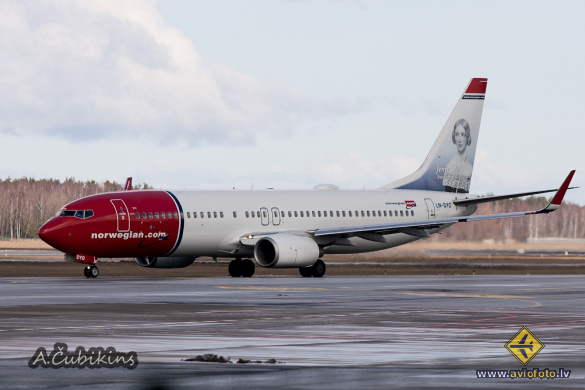 Boeing 737-8JP