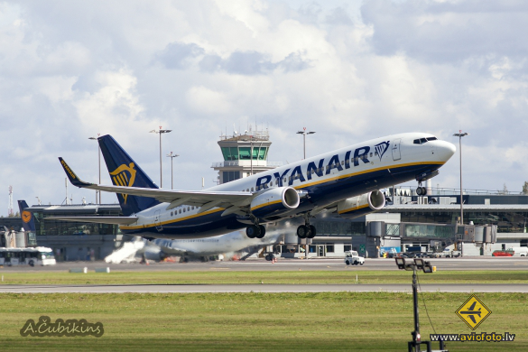 Boeing 737-8AS