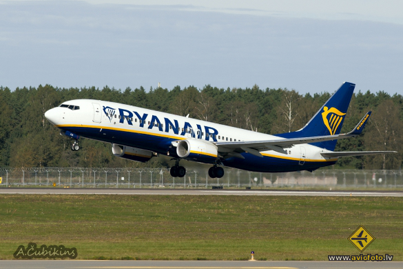 Boeing 737-8AS