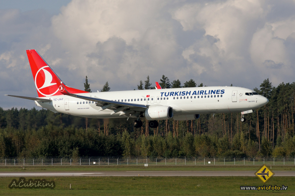 Boeing 737-8F2