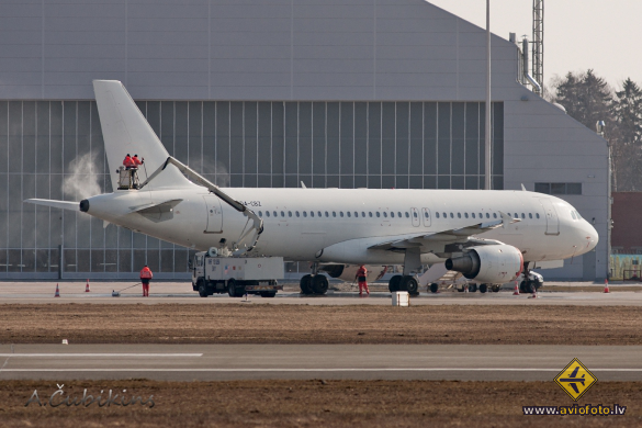 Airbus A320-211