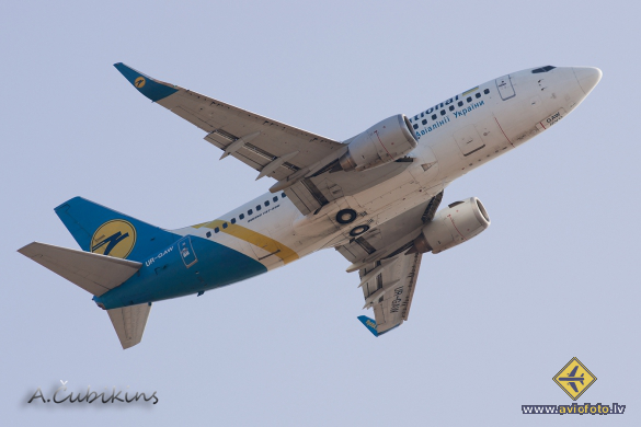Boeing 737-5Y0
