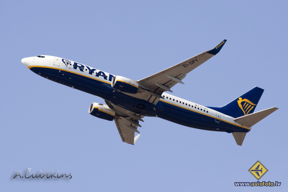 Boeing 737-8AS