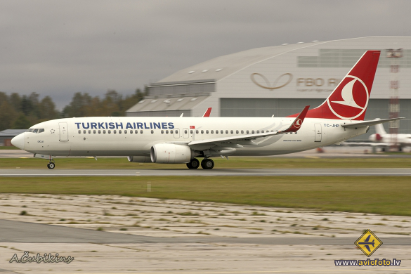 Boeing 737-8F2
