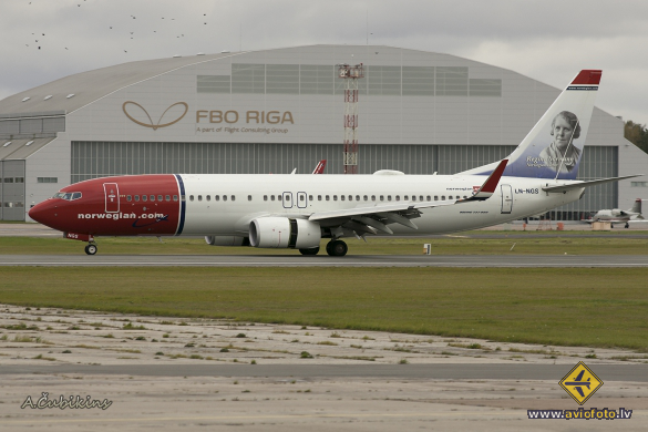 Boeing 737-8JP
