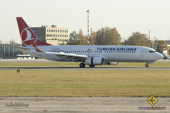 Boeing 737-8F2