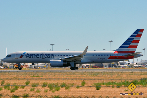 Boeing 757-2B7