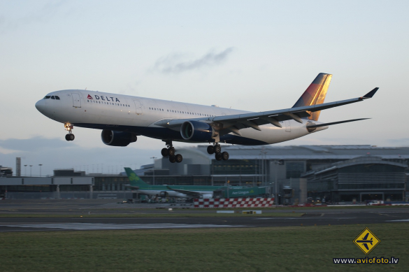 Airbus A330-323