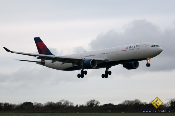 Airbus A330-323