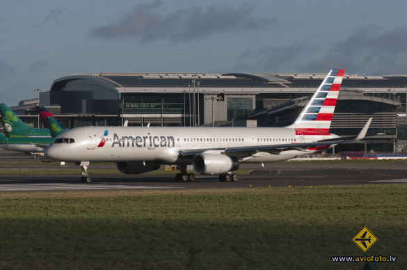 Boeing 757-2B7