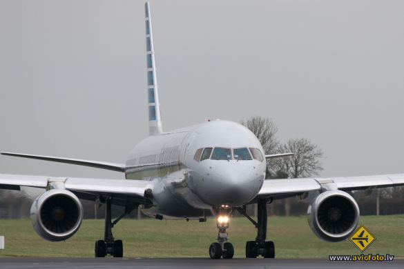 Boeing 757-2B7