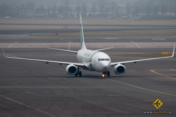 Boeing 737-8K2
