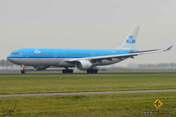Airbus A330-303
