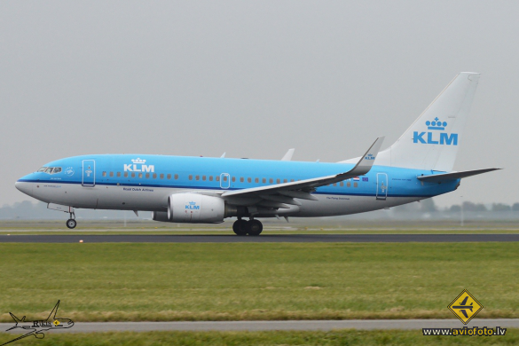 Boeing 737-7K2
