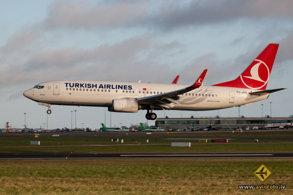 Boeing 737-8F2