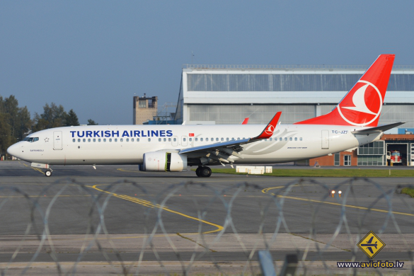 Boeing 737-8F2