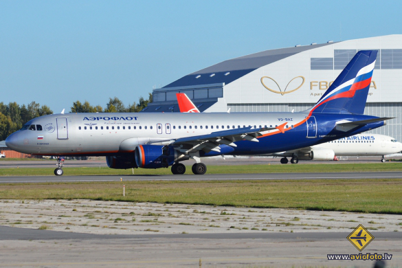 Airbus A320-214