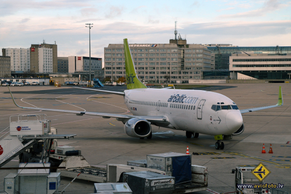 Boeing 737-33V