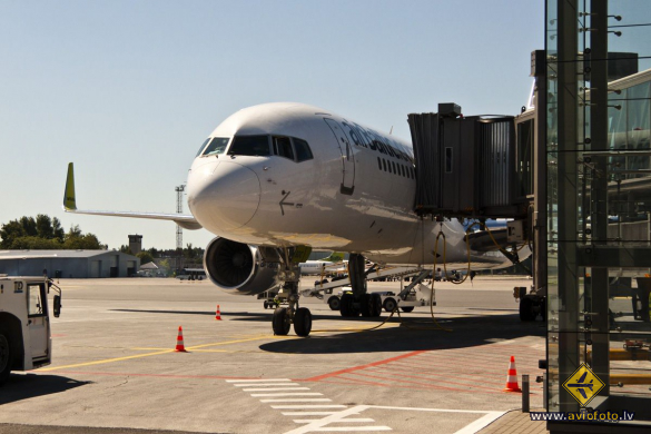 Boeing 757-256