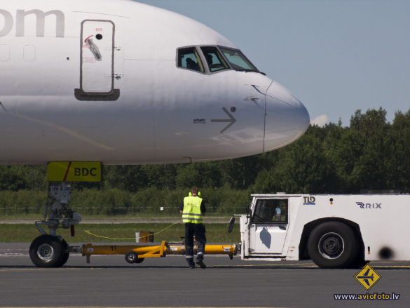 Boeing 757-256