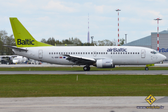 Boeing 737-31S