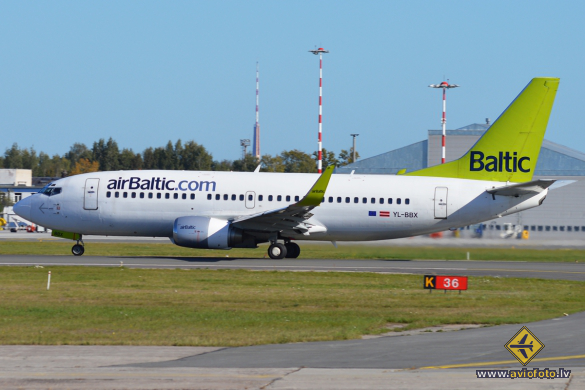 Boeing 737-36Q