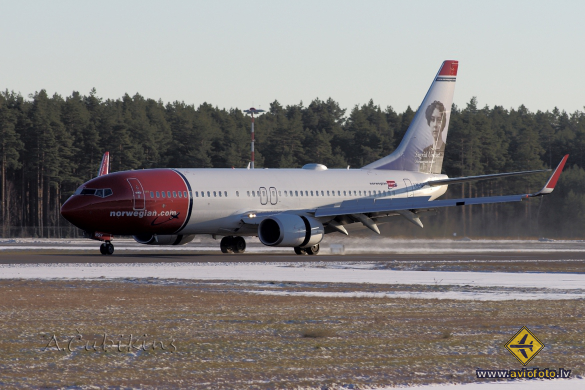 Boeing 737-8JP