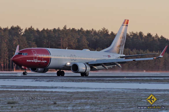 Boeing 737-8JP