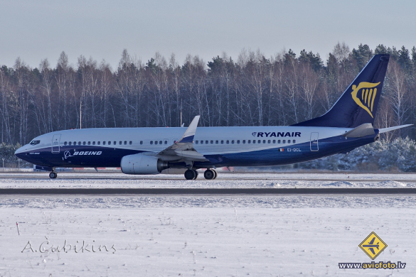 Boeing 737-8AS