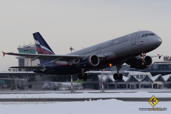 Airbus A320-214