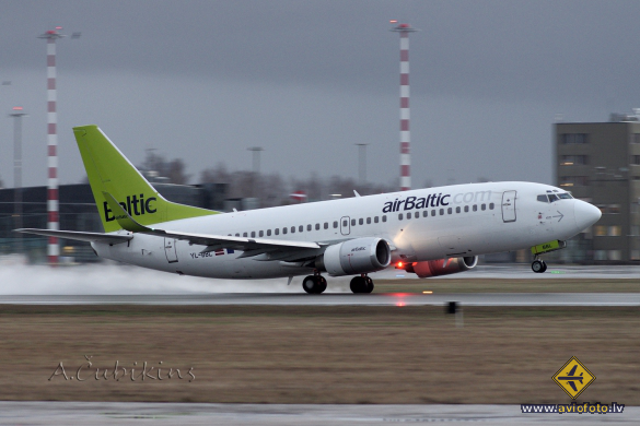 Boeing 737-33V