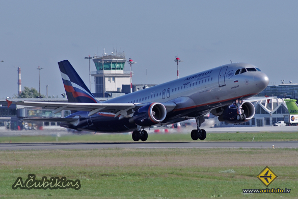 Airbus A320-214