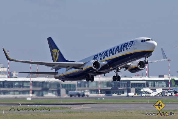 Boeing 737-8AS