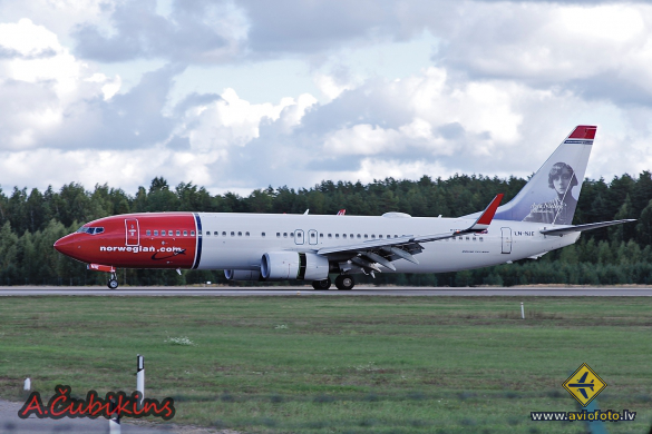 Boeing 737-8JP