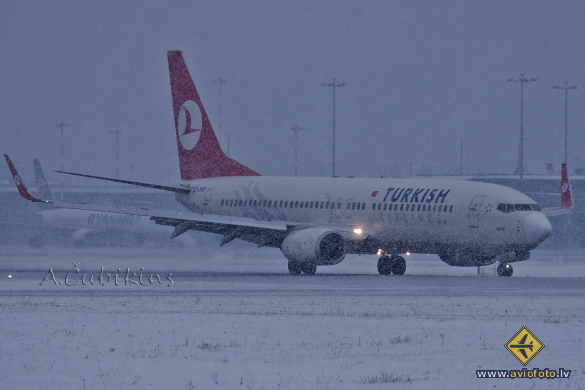 Boeing 737-8F2
