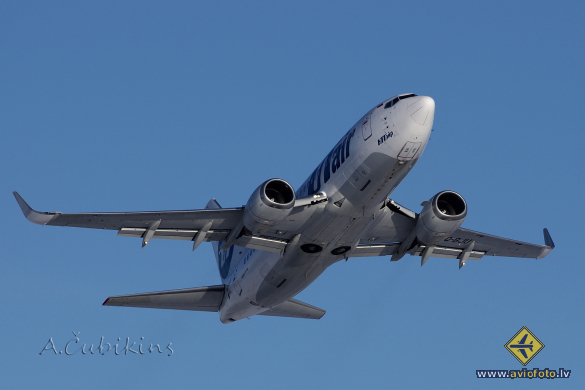 Boeing 737-524