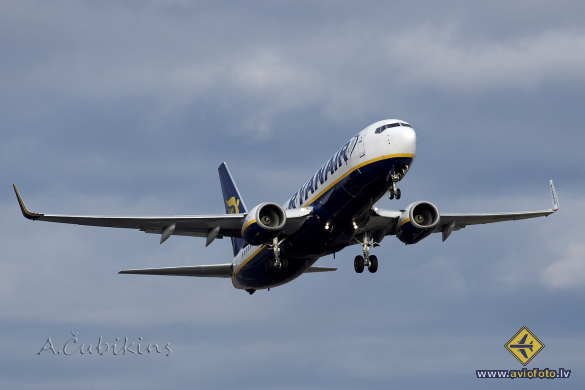 Boeing 737-8AS