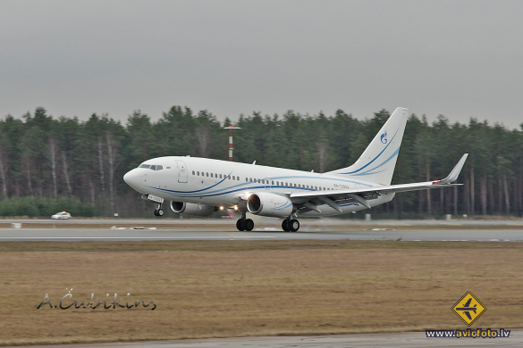 Boeing 737-76N