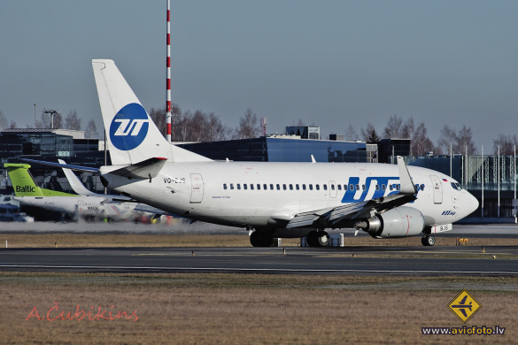 Boeing 737-524