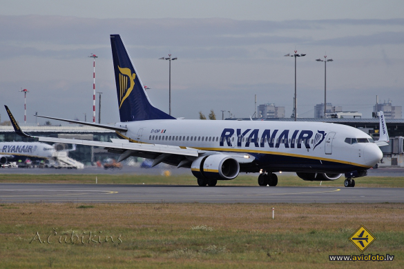 Boeing 737-8AS