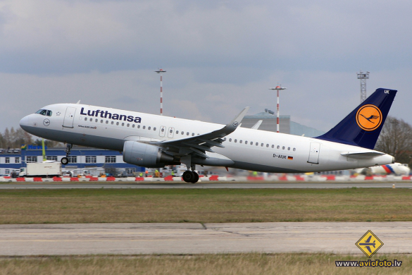 Airbus A320-214